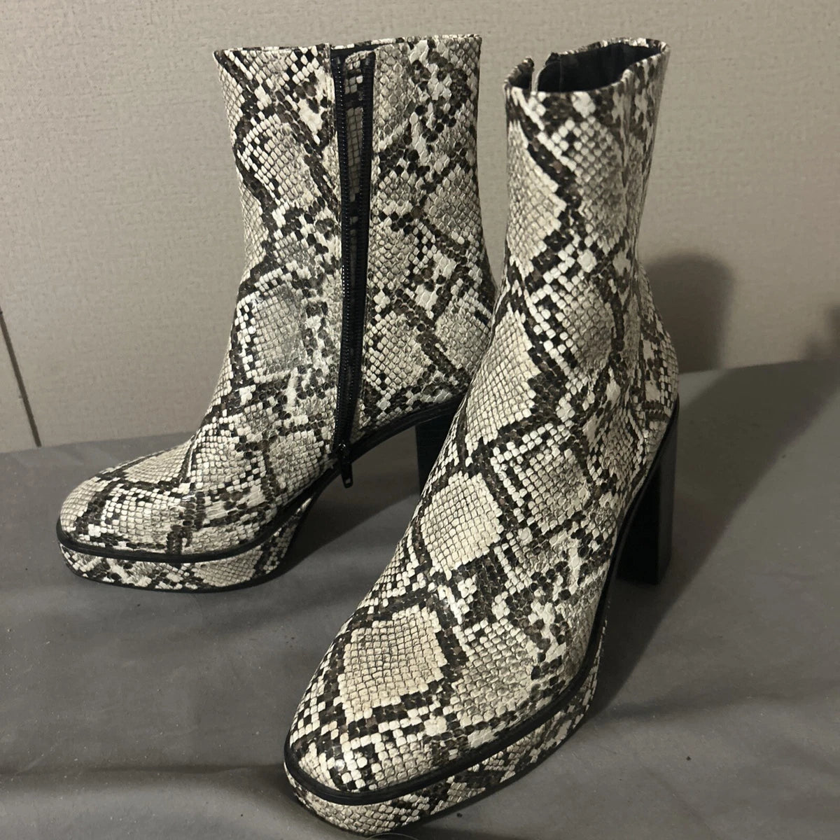 AQUA Women's Beige Boots