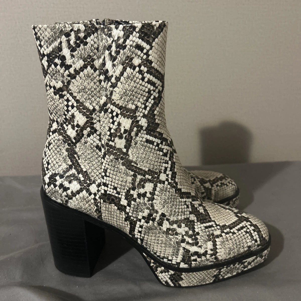 AQUA Women's Beige Boots